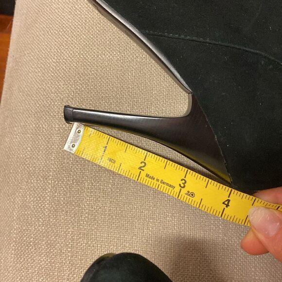 POPUSHIER
Black Suede Knee High Heel Boots - Picture 13 of 15